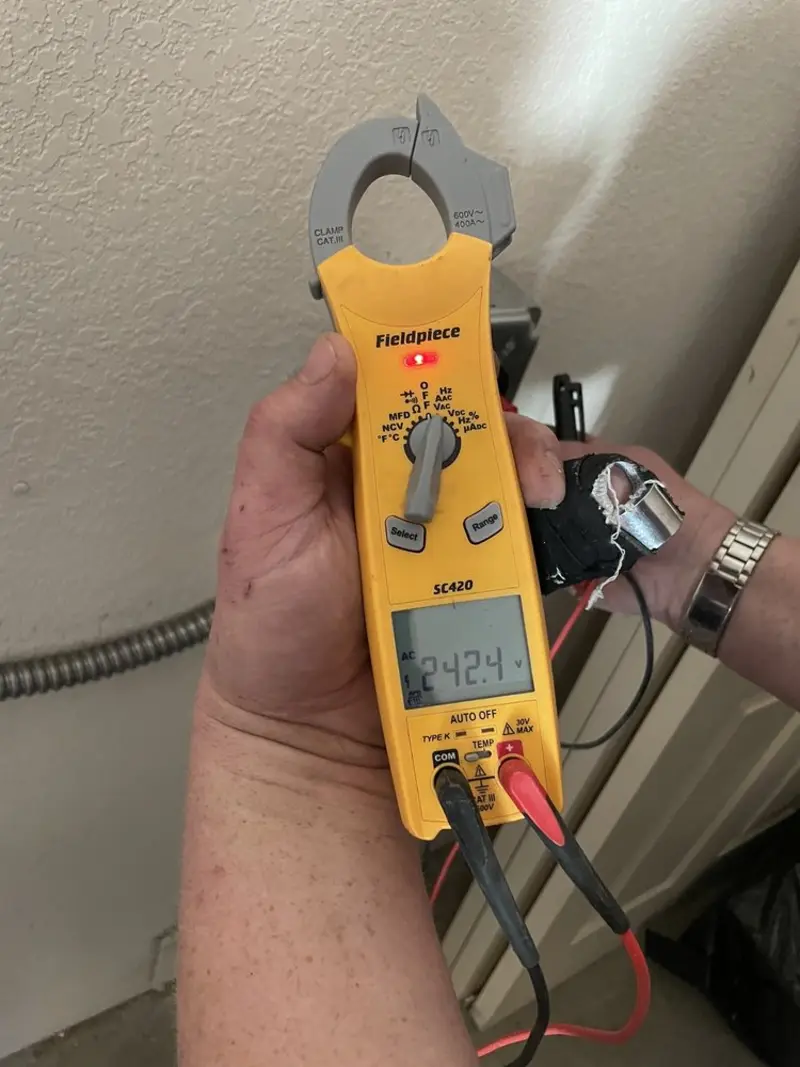 Voltage testing with clamp meter during Generator Installation in Cut Off